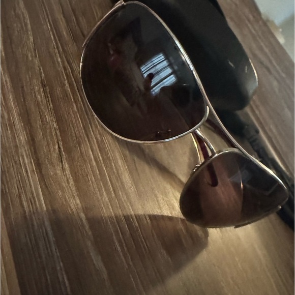 Men’s Prada sunglasses- missed one nose pad (replaceable) - Picture 7 of 8